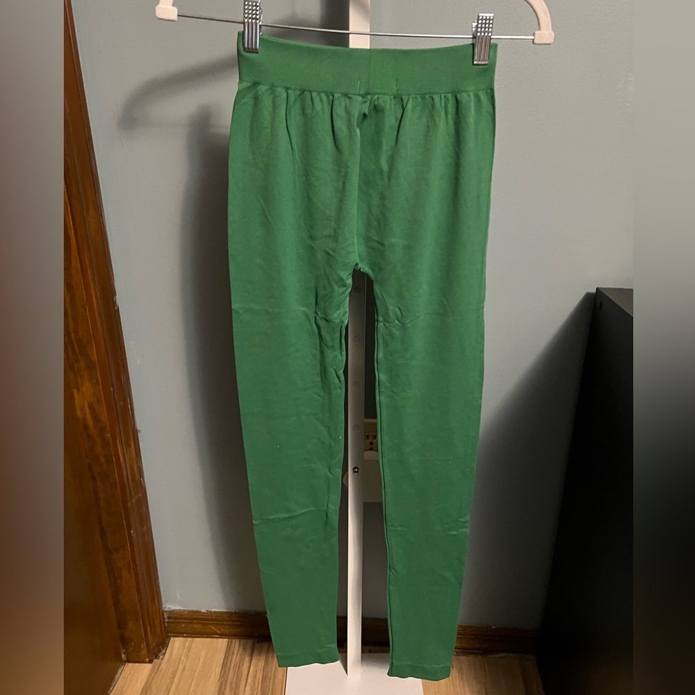 🇺🇸$5🇺🇸 Yelete Light Weight Green Leggings NWOT One Size (most likely XS/Small) - Picture 2 of 4
